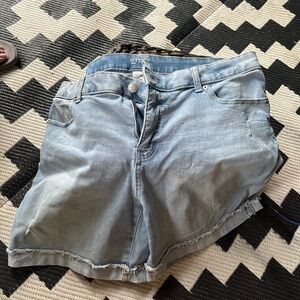 Time and tru women’s plus jean shorts